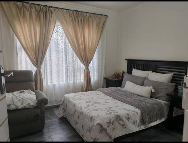 3 BEDROOM HOUSE FOR SALE IN FLORA PARK